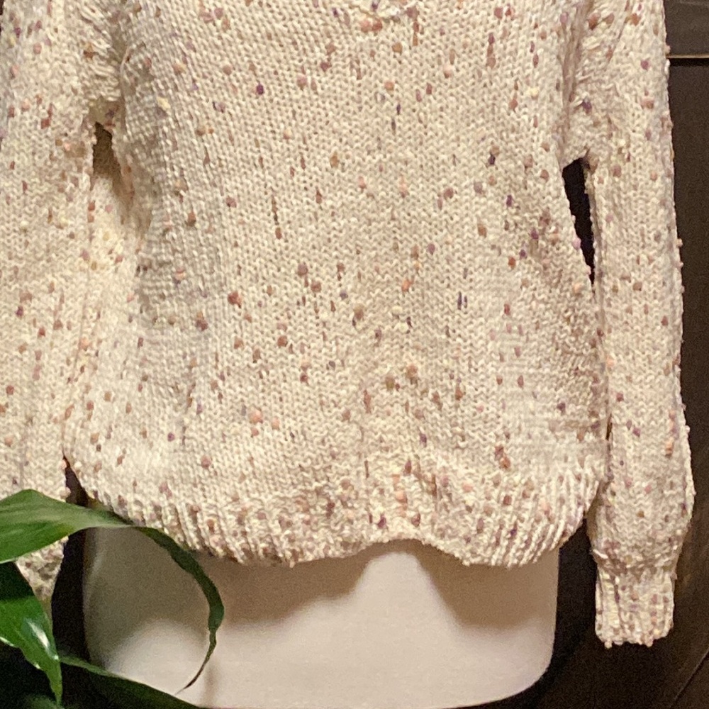by the River-Small cream colored V neck sweater with Pink and Brown yarn design - Picture 3 of 7